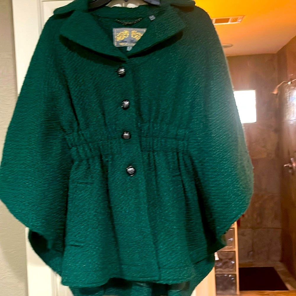 Green, Steve Madden coat poncho. Worn a couple of times excellent condition.